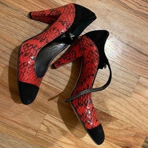 Butter high heels. Red snake-like + black accent. Made in Italy.